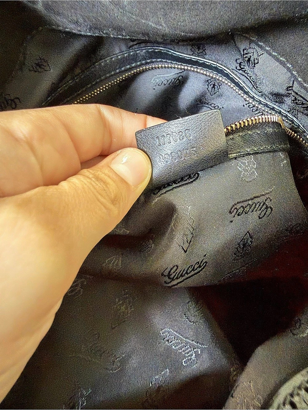 Gucci Indy Hobo Bag Black - Picture 11 of 14